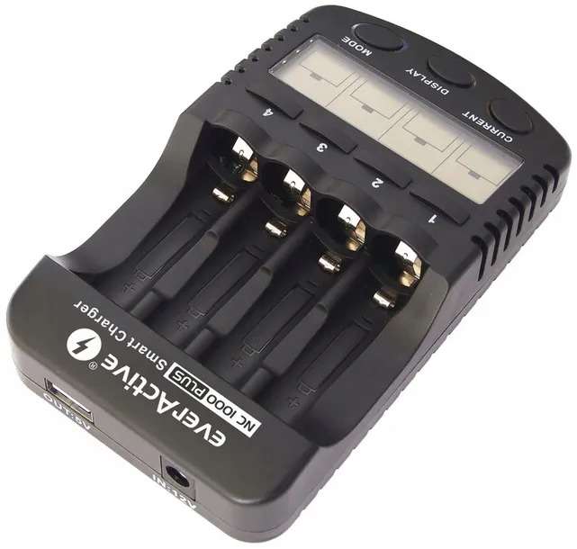 ladowarka-do-akumulatorkow-baterii-aa-aaa-lcd-szybka-4-niezalezne-kanaly-waga-z-opakowaniem-0-35-kg