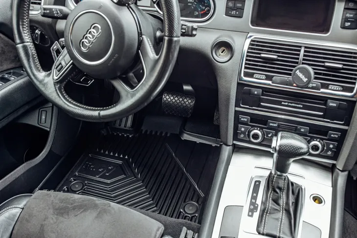 dywaniki-elastomerowe-audi-rs4-quattro-2006-2008-liczba-elementow-komplety-stan-nowy