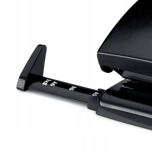 dziurkacz-c216-czarny-kolor-czarny