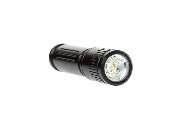 latarka-olight-i3e-eos-czarna-kolor-dominujacy-czarny