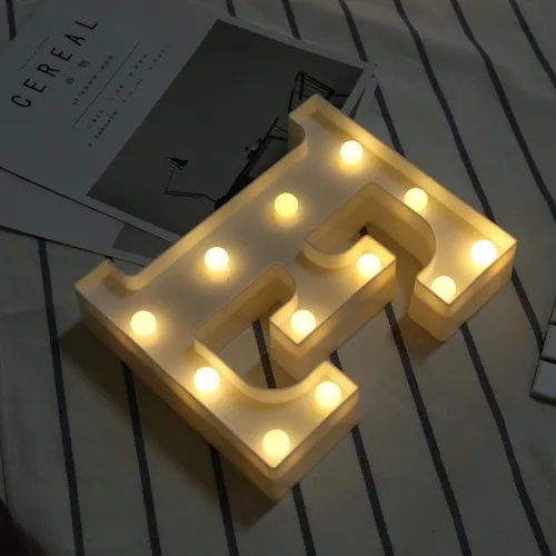 swiecaca-litera-literka-led-e-22-cm-wysokosc-produktu-22-cm