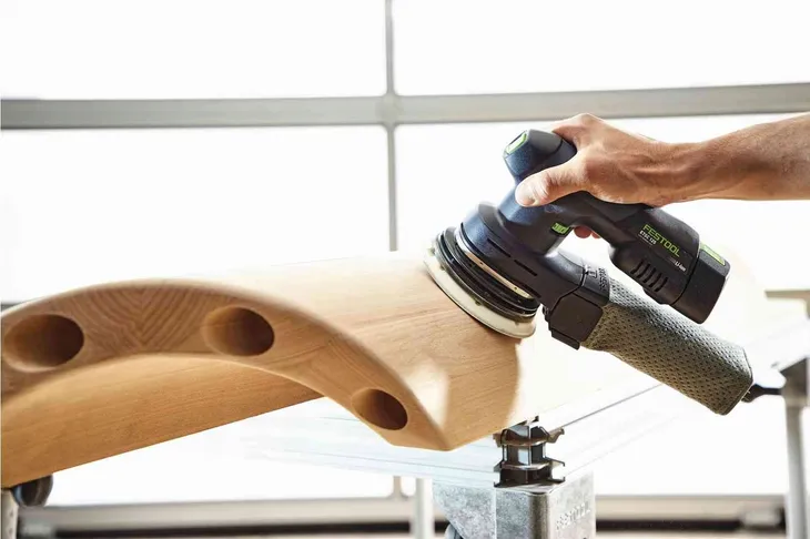 szlifierka-mimosrodowa-18v-etsc-125-basic-festool-system-mocowania-materialu-sciernego-mocowanie-na-rzepy
