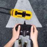 auto-robot-transformujacy-samochod-na-pilota-usb-kolor-dominujacy-odcienie-zoltego-i-zlota