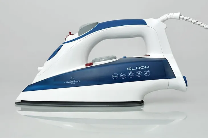 zelazko-ceramiczne-eldom-da28c-2200w-stan-nowy-waga-z-opakowaniem-0-3-kg