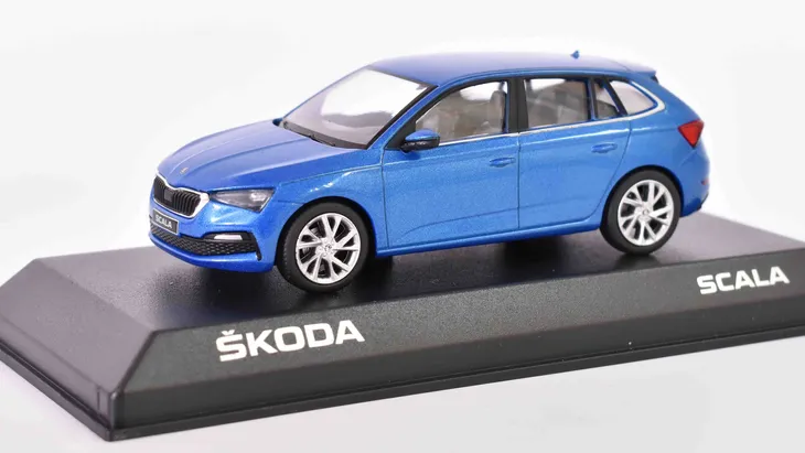 skodaa-skoda-scala-niebieski