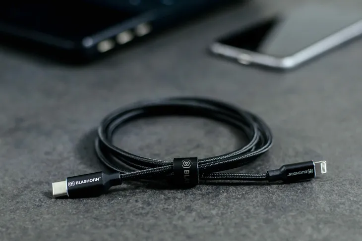 kabel-usb-typ-c-lightening-do-iphone-apple-dlugi-stan-nowy-zgodnosc-ze-standardem-quick-charge-1-0-quick-charge-2-0-quick-charge-3-0