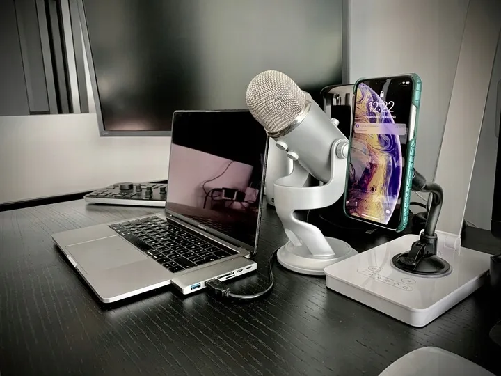 uchwyt-do-samochodu-telefon-kabel-micro-ladowarka-stan-nowy-kolor-czarny