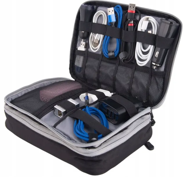ladowarka-sieciowa-4usb-kabel-do-iphone-18m-torba-liczba-urzadzen-ladowanych-jednoczesnie-5