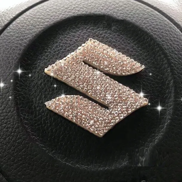 diamentowe-logo-samochodu-suzuki-stan-nowy