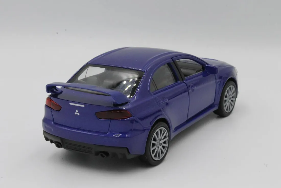 model-metalowy-welly-mitsubishi-lancer-evolution-x-stan-nowy