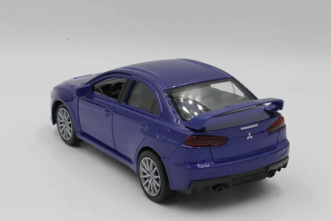 model-metalowy-welly-mitsubishi-lancer-evolution-x-stan-nowy
