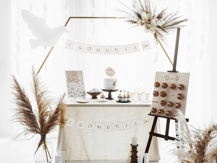 baner-i-komunia-sw-kolor-dominujacy-bialy