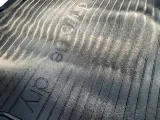 range-rover-2012-2014-wklad-do-kufra-material-guma