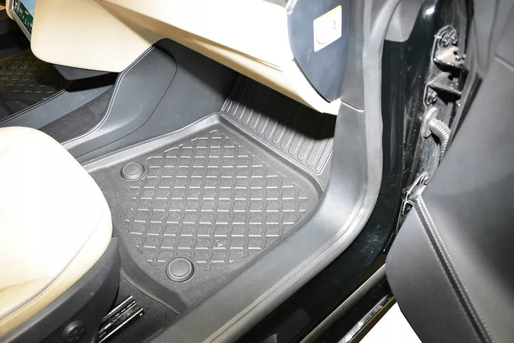 tesla-model-s-coupe-2012-2017-dywany-do-auta-waga-z-opakowaniem-2-5-kg