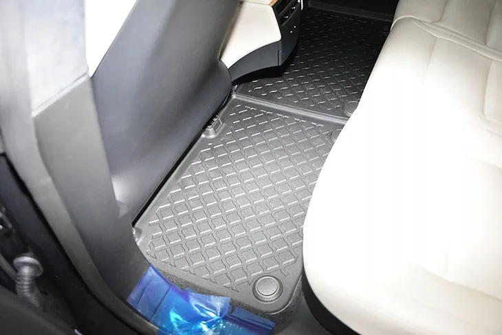 tesla-model-s-coupe-2015-dywany-do-auta-waga-z-opakowaniem-2-4-kg