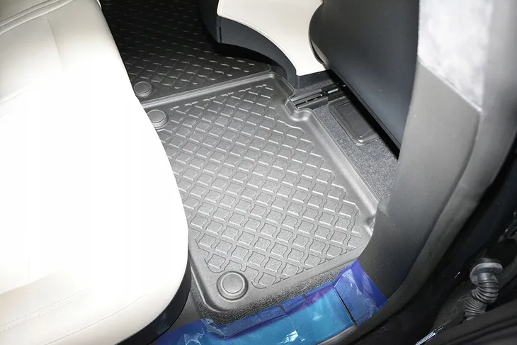 tesla-model-s-coupe-2015-dywany-do-auta-producent-aristar