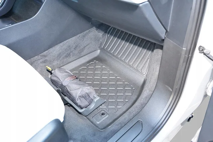 range-rover-evoque-suv-2019-dywaniki-do-auta-waga-z-opakowaniem-1-4-kg
