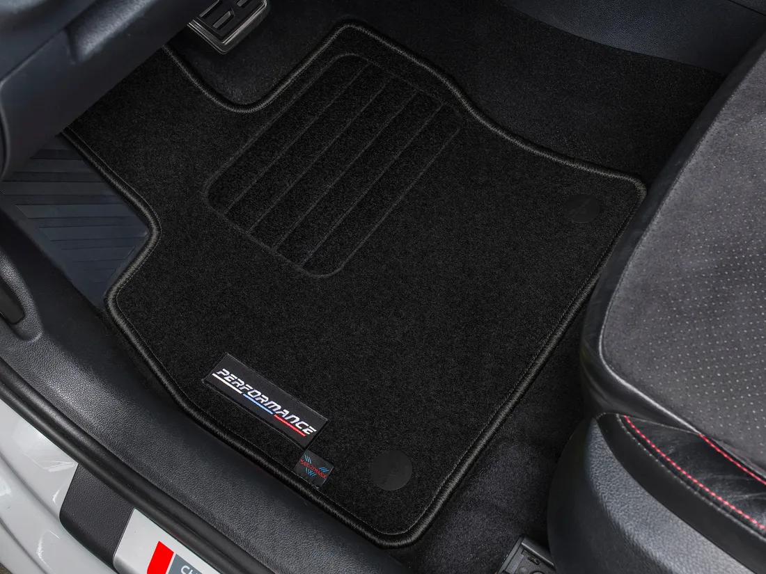 audi-a4-b9-2015-dywaniki-samochodowe-stan-nowy