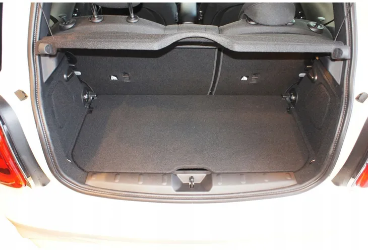 mini-cooper-se-2020-mata-do-kufra-waga-z-opakowaniem-1-1-kg