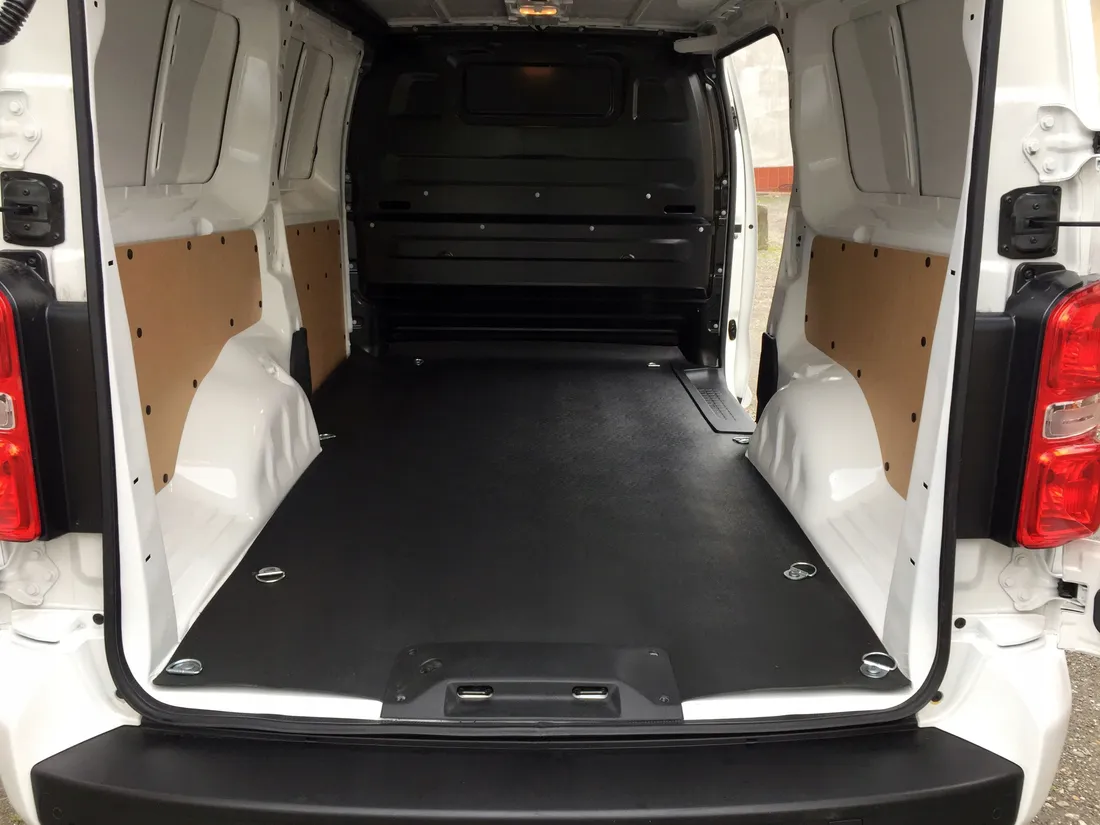 opel-combo-e-long-2018-wklad-do-kufra-cargo-stan-nowy