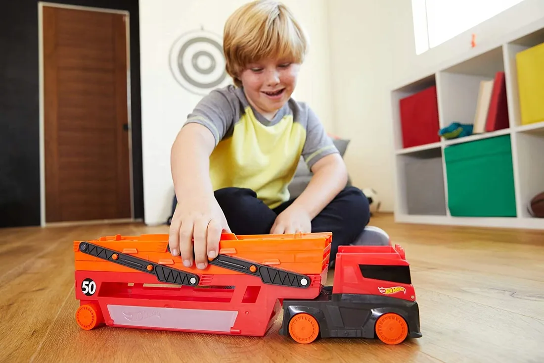 hot-wheels-transporter-do-przewozu-aut