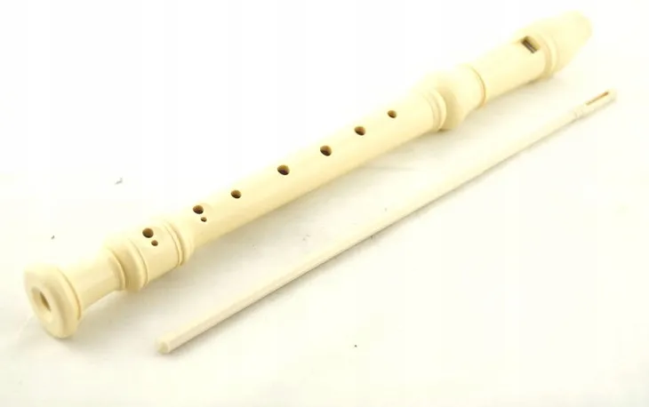 flet-plastikowy-prosty-wiek-dziecka-3-lata