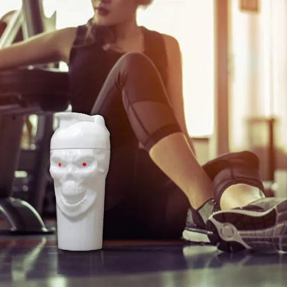 skull-labs-shaker-white-700ml-cechy-dodatkowe-profilowany-ksztalt-uchwyt-ustnik-wolne-od-bpa