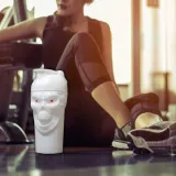 skull-labs-shaker-white-700ml-cechy-dodatkowe-profilowany-ksztalt-uchwyt-ustnik-wolne-od-bpa