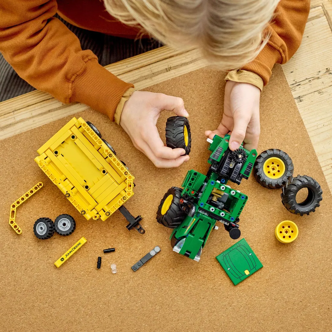 lego-technic-traktor-john-deere-9620r-42136