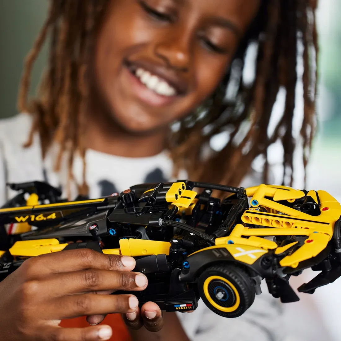 lego-technic-bugatti-bolide-42151