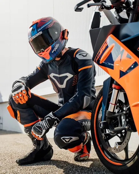 interkom-cardo-packtalk-edge-ktm-liczba-zestawow-na-1-kask