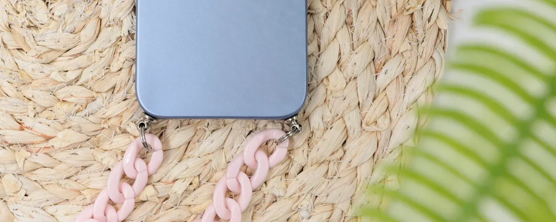 etui-metallic-nieb-do-iphone-13-pro-max-lancuch