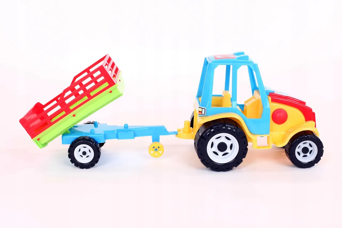 traktor-z-przyczepa-model-404-stan-nowy