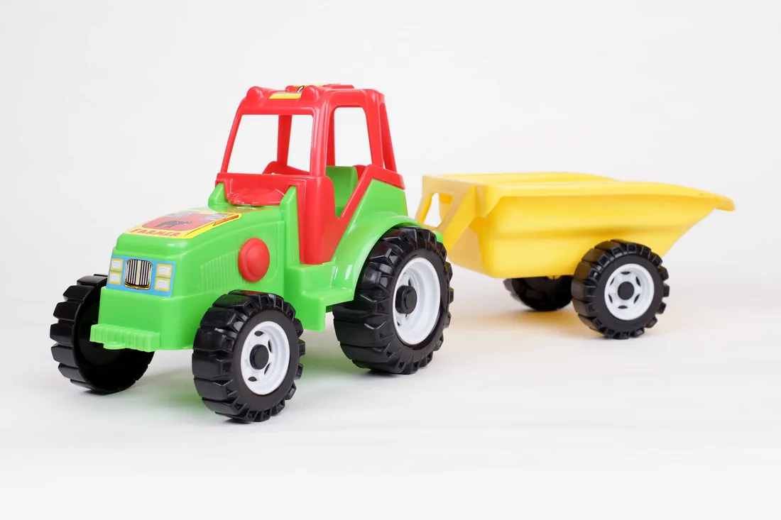 traktor-z-przyczepa-model-206-stan-nowy