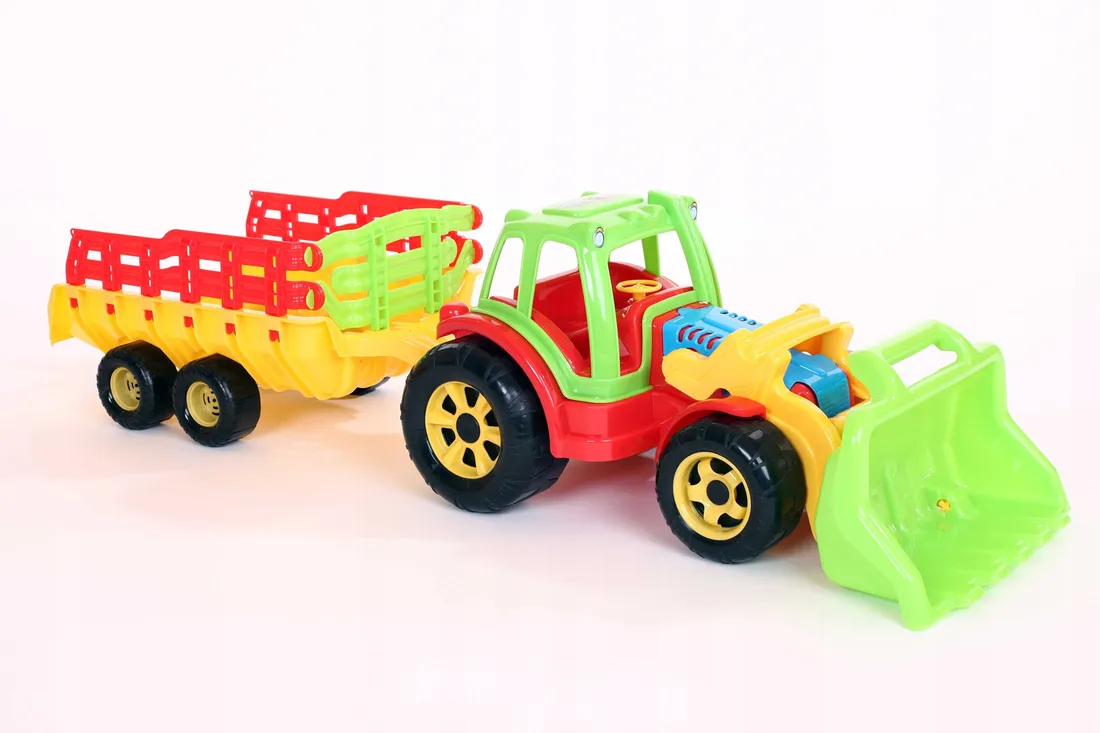 traktor-z-przyczepa-i-ladowarka-model-305-stan-nowy