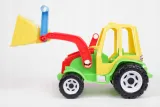 traktor-z-ladowarka-model-152-material-plastik