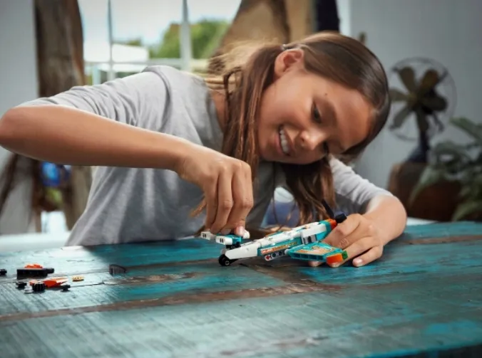 lego-technic-42117-samolot-wyscigowy-material-plastik