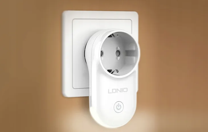 inteligentne-gniazdo-wi-fi-lampka-marka-inny