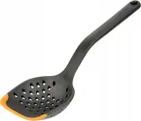 fiskars-lyzka-cedzakowa-functional-form