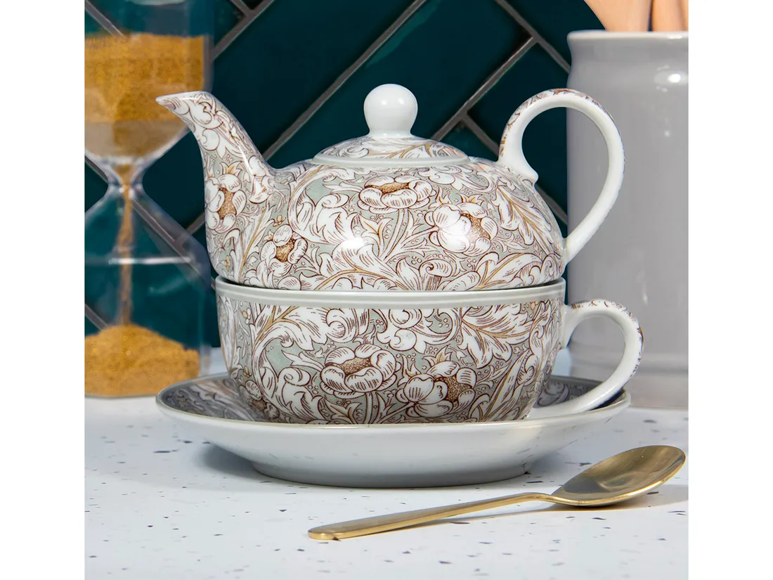 tea-for-one-bachelors-button-leonardo-england