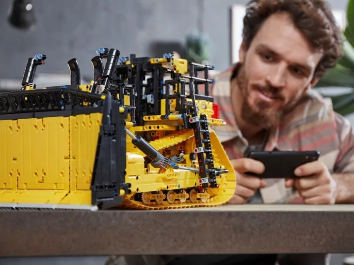 lego-42131-technic-buldozer-cat-d11t-bohater-brak