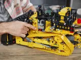lego-42131-technic-buldozer-cat-d11t-wiek-dziecka-brak-informacji