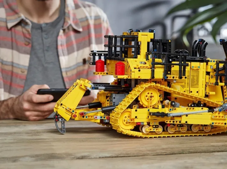 lego-42131-technic-buldozer-cat-d11t-marka-lego