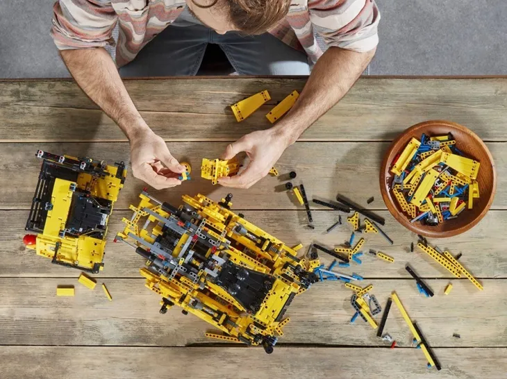 lego-42131-technic-buldozer-cat-d11t-material-plastik