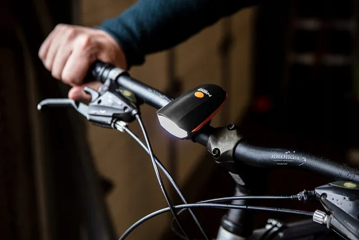 swiatlo-rowerowe-przednie-zawiera-baterie-nie