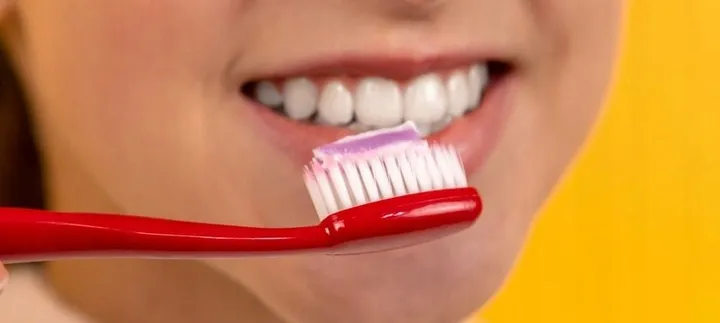 colgate-szczoteczka-do-zebow-max-white-medium-stan-nowy