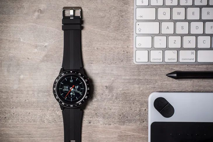 smartwatch-maxcom-fw37-argon-czarny-ksztalt-koperty-okragla