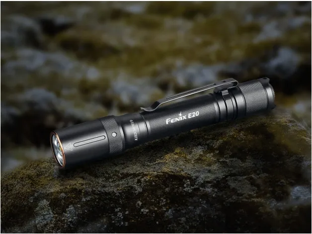 latarka-diodowa-fenix-e20-v2-0