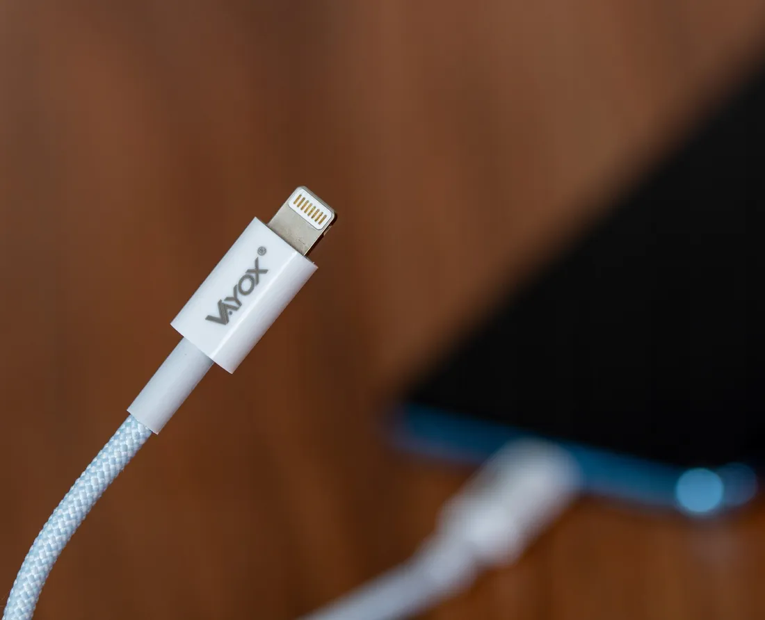 kabel-usb-c-lightning-do-iphone-pd-20w-3a-1m-vayox-stan-nowy