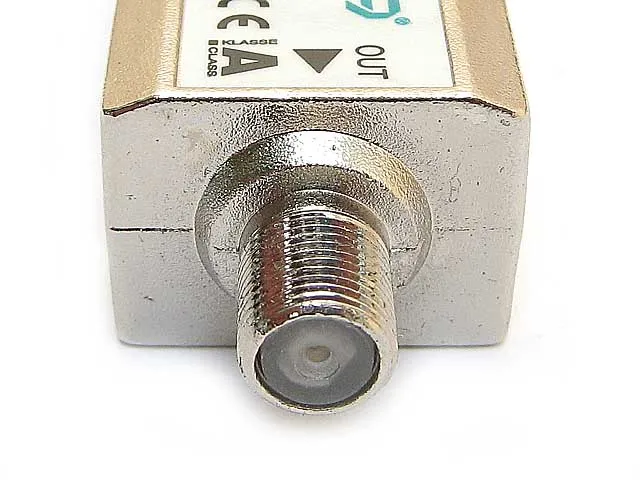wzmacniacz-satelitarny-svs-2-01-20db-axing-waga-z-opakowaniem-0-07-kg